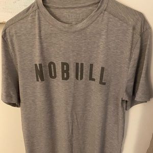 Mens grey Nobull shirt.